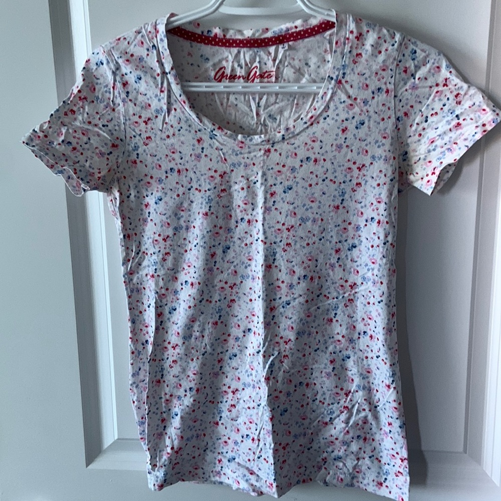 Uniqlo UT green gate tee